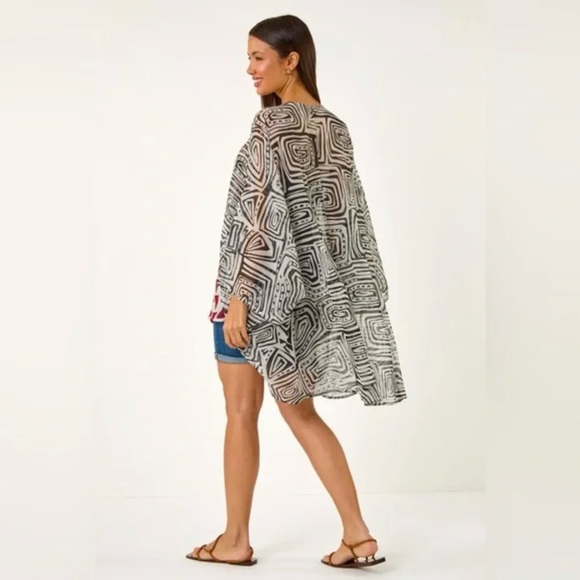 Zara Asymmetrical Kaftan - Picture 2 of 12